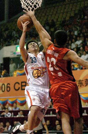 而湖人队则 而湖人队则